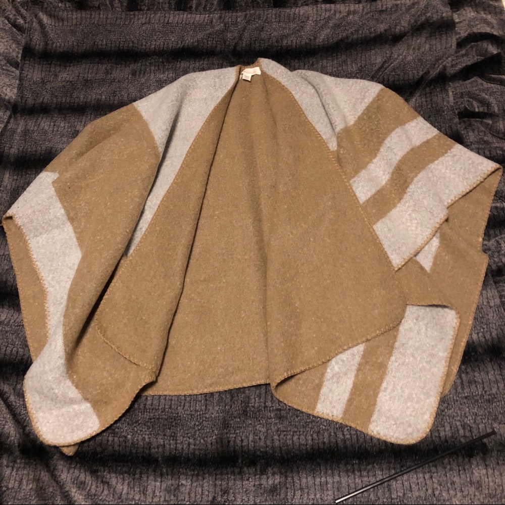 Francesca’s Winter Poncho/ Shawl